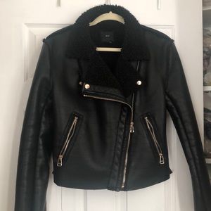 Faux leather motto jacket in black with faux shearling